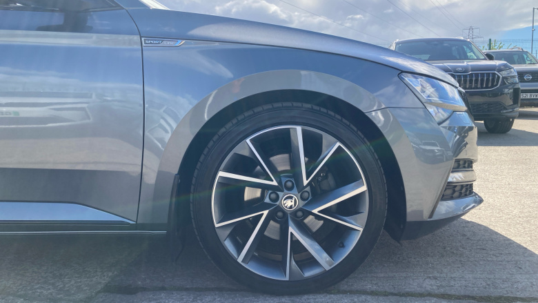 Skoda Superb 2.0 TDI CR Sport Line Plus 5dr DSG Diesel Hatchback